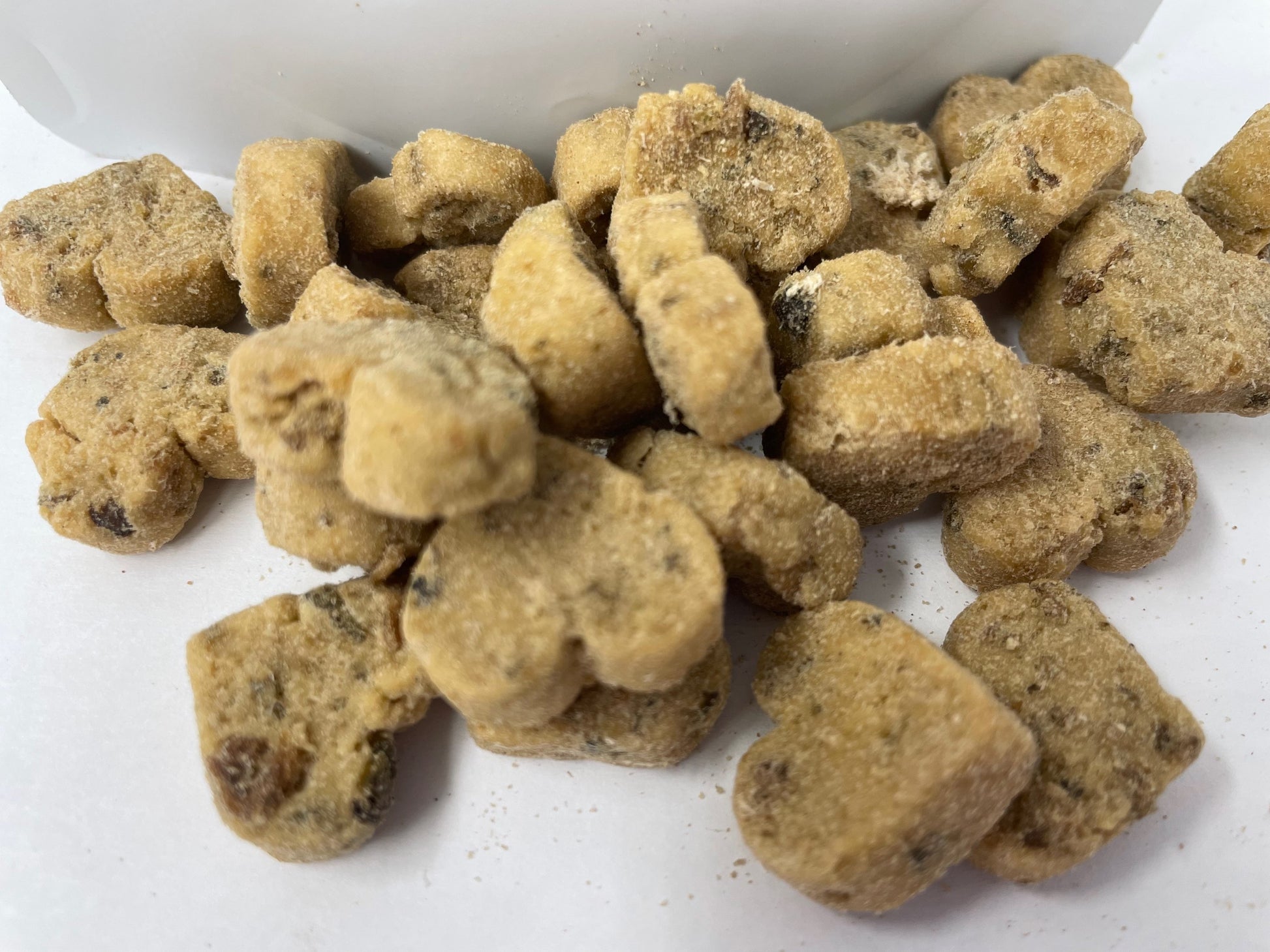 BeyondWhiskers Spinach, Kale, Mozzarella and Chicken Gizzards dog treats image 2