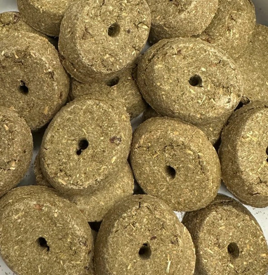 Crunchy bulk horse treats made with applesauce and carrots in the USA