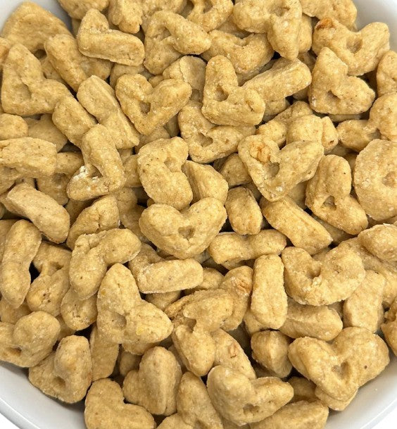 Chicken and apple crunchy dog treats from Beyondwhiskers - natural USA-made pet treats with real chicken and fresh apples
