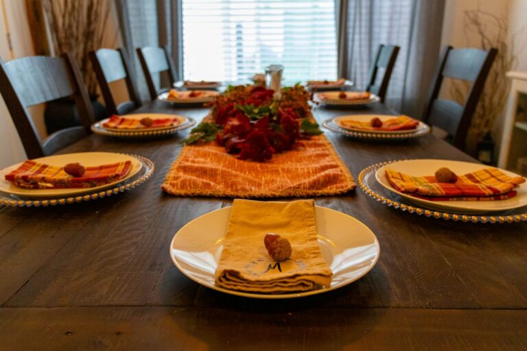 Bright rustic Thanksgiving table setting with autumn decorations